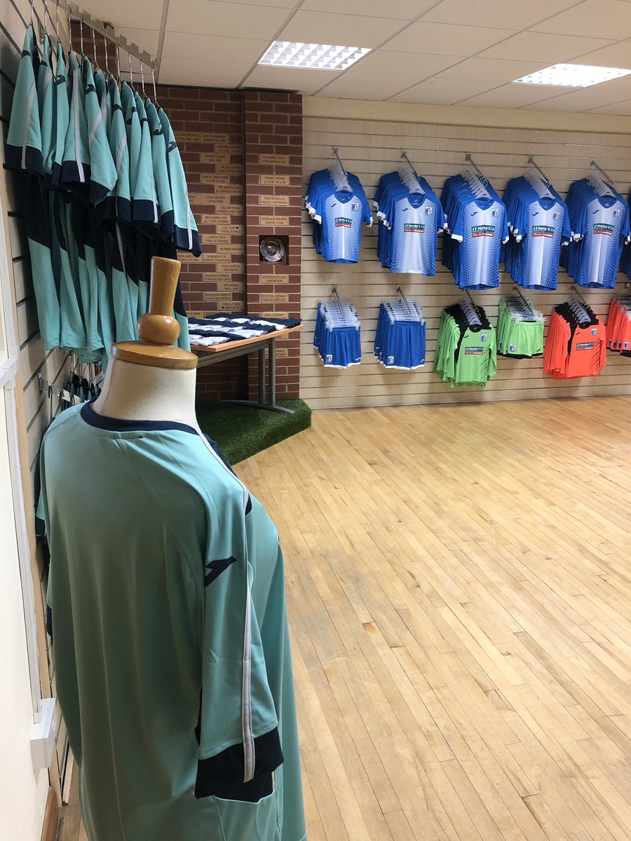 17Sport1's tweet image. Fair to say some midnight oil was burnt! But we’re super proud to supply our local club and the kit looks awesome ⚽️🔵 #BackTheBluebirds #StayLocalGoFar @JomaSportUK @jfhornby @PhilCAssociates