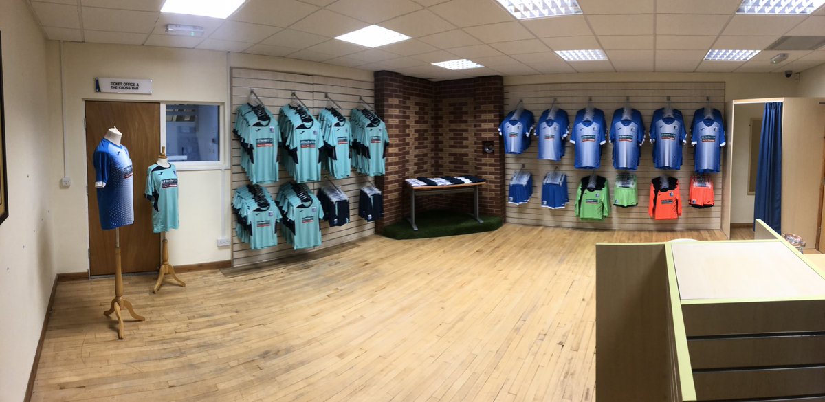 17Sport1's tweet image. Fair to say some midnight oil was burnt! But we’re super proud to supply our local club and the kit looks awesome ⚽️🔵 #BackTheBluebirds #StayLocalGoFar @JomaSportUK @jfhornby @PhilCAssociates