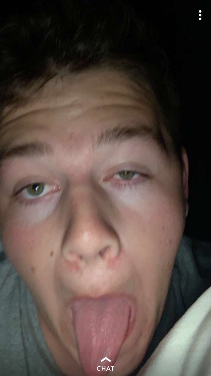 Kronzhy's tweet image. hmu i’m super horny and ready for cock insta @connor_adamss dm me some nudes pls