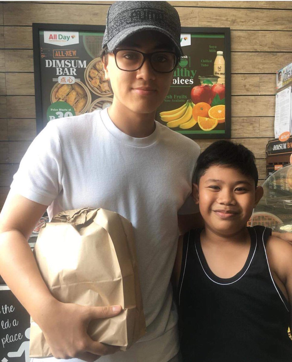AngeloMaekyl's tweet photo. Pasukan na sa Monday tuwing Sunday na Lang ako makapag team live pero ok Lang importante mkikita kopo kayo Ate Maymay at Kuya Edward proud Solid Maymay Worldwide.
@mor1019 #DyisIsItManila Kakayanin Kaya by Maymay Entrata https://t.co/tEYd0i8kGO