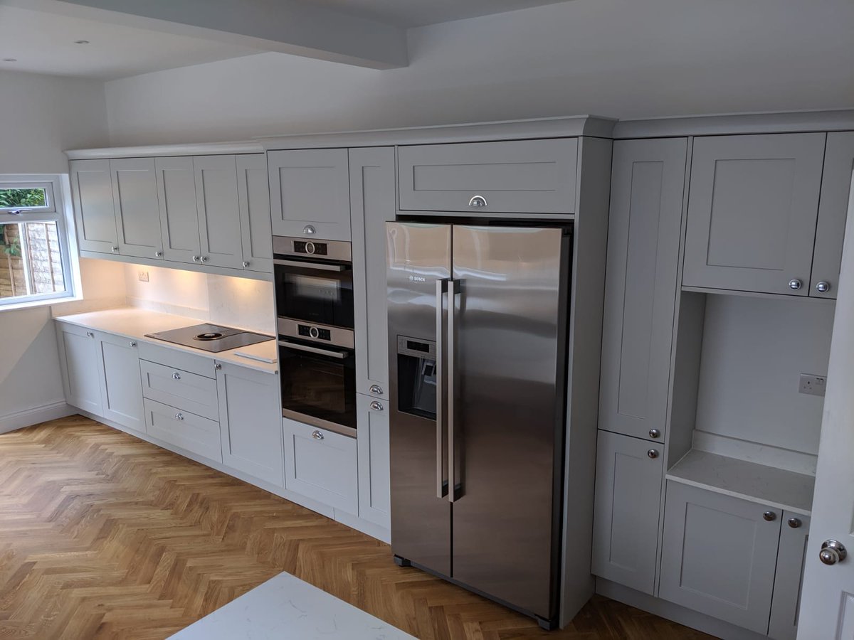 ApolloKitchens2's tweet photo. Completed. Beautiful #kitchen featuring Lancaster Oak Carcasses, #Uform Georgia Painted Matt Light Grey Doors, #AEG Induction Hob with Extractor, #Bosch, ovens, fridge, dishwasher, washing machine. #iStone Carrara Quartz Solid worktops and 18mm Oak flooring both sanded and oiled. https://t.co/HWsjxjdYnl