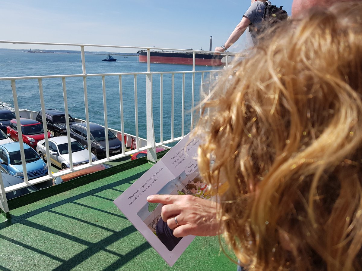 gatewaytrustCEO's tweet photo. Homeward bound. Getting in some reading time on the ferry. #itstropical #beachlater https://t.co/4yZHWlEnSZ