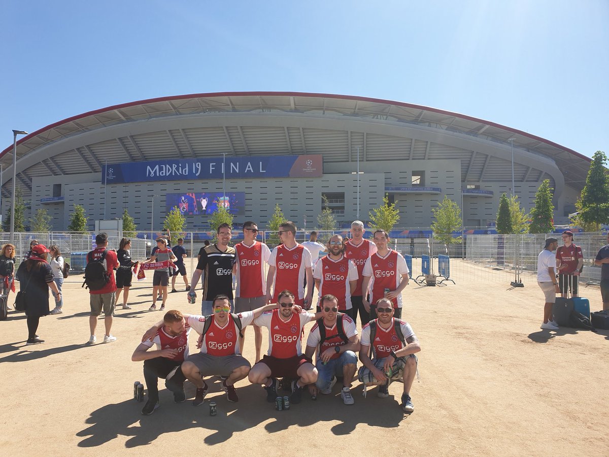 Mernagh1's tweet photo. #eddiesstag #Madrid #UCLfinal  #ajax #thfc #LFC #irishajaxsupporters #wewontacceptyougotknockedout https://t.co/oWD3josoBM