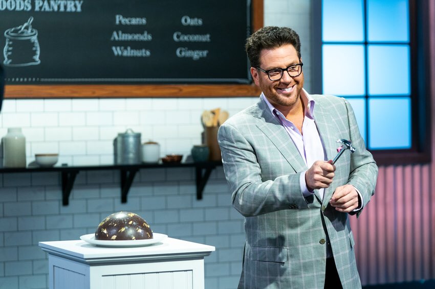 Tonight’s desserts are all about surprises (and molten lava cakes)...
Catch an all new #BestBakerInAmerica at 9pm ET/PT. <a href="/FoodNetwork/">Food Network</a>