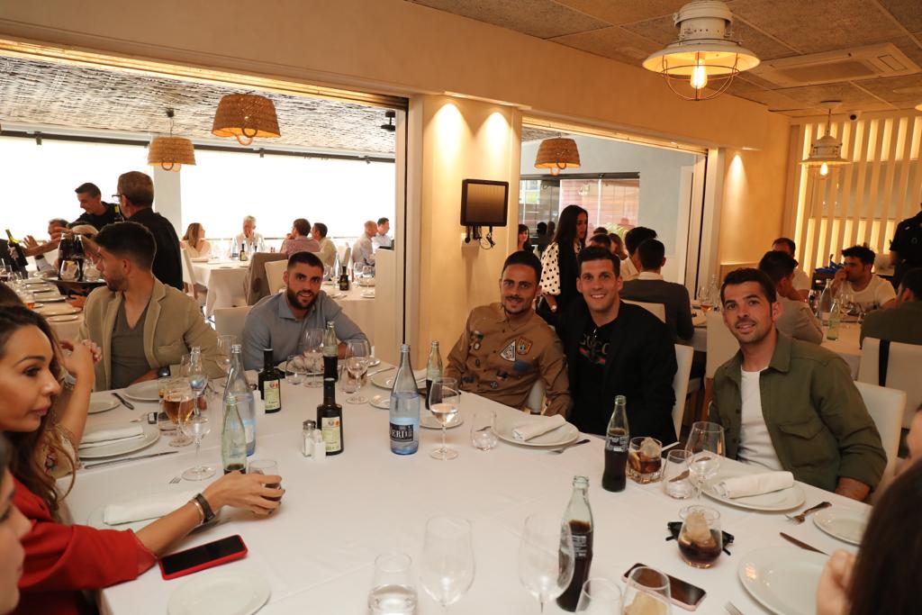 Dinar en família per tancar la temporada! 🍽️😃 #RCDE | #Volem | #EspanyoldeBarcelona