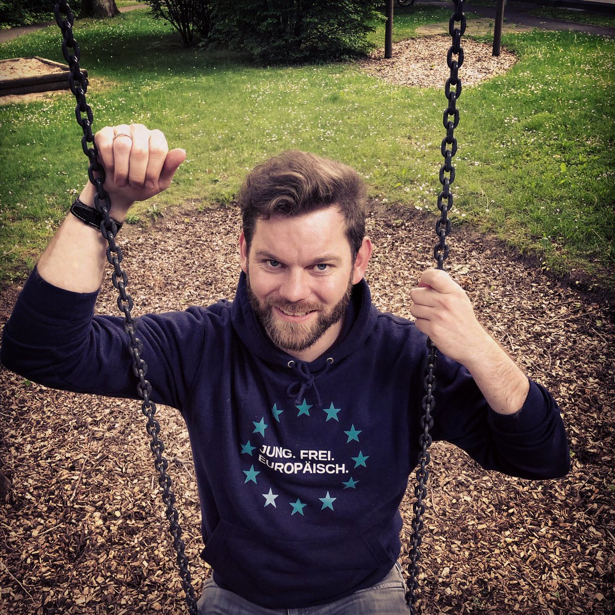 flobraun's tweet photo. Werden wir Europa schon schaukeln? Maybe. Aber Freiheit in der EU ist nicht selbstverständlich. Dafür müssen wir einstehen. Und dafür ist es nicht egal, was wir am 26. Mai wählen. Ich wähle die Freiheit. Was wählst du? #jungfreieuropäisch #JU4EU 

@JU_NRW @Junge_Union @CDU @EPP https://t.co/BmWMs7SwQ6