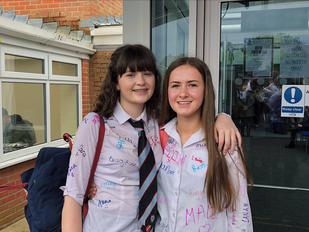cerysdavage's tweet photo. Hwyl fawr @Ysgol_Glantaf, diolch am yr holl atgofion 💙 https://t.co/ofRiUebhCi