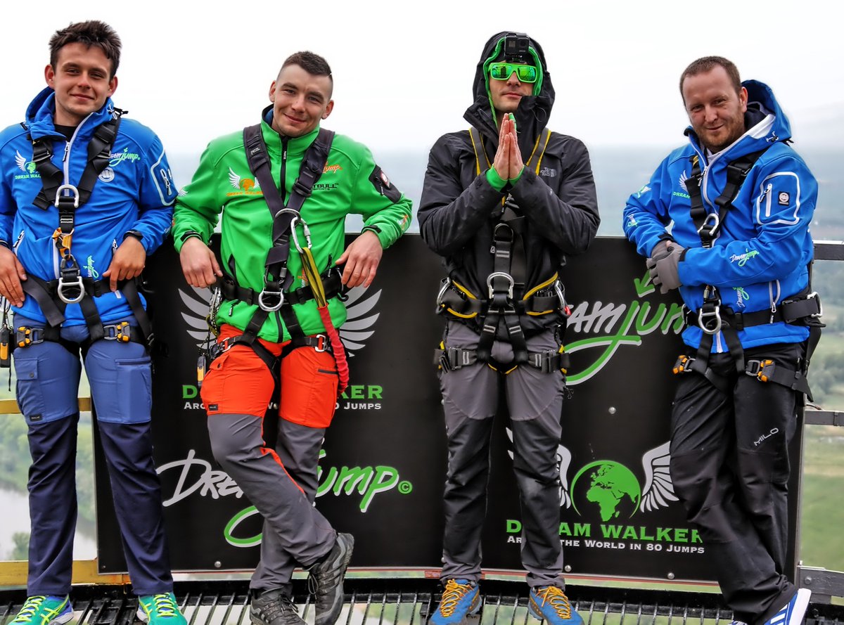 DreamJump's tweet photo. To jest ekipa! #dreamjump #jump #dreamjumper #extreme #bnt #glogow #222m #foto #dobrechlopaki https://t.co/Sa0puutpja