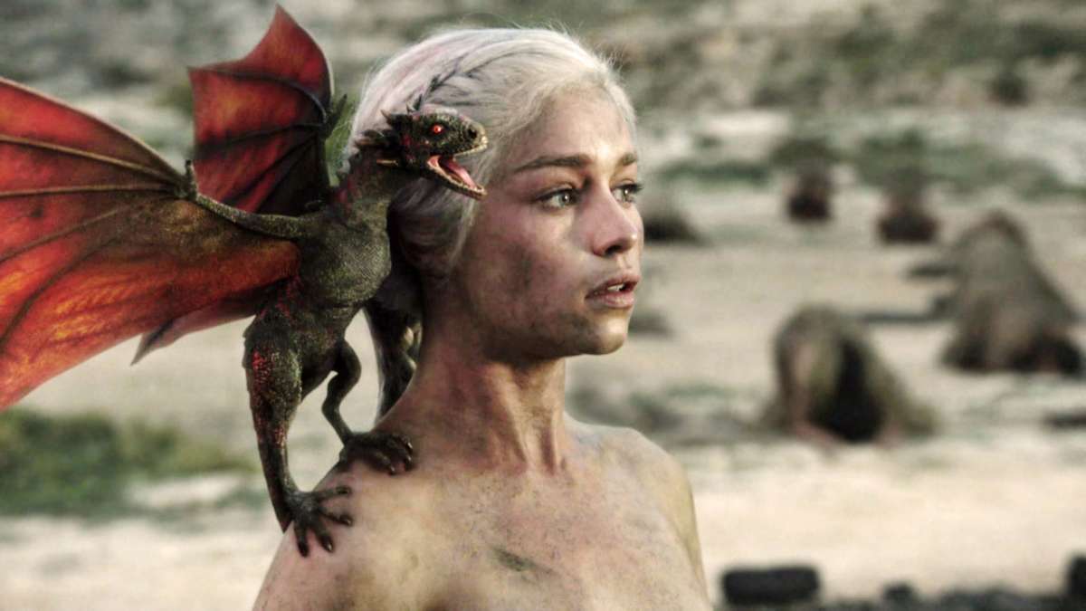 getFANDOM's tweet photo. Emilia Clarke on her final scene as #Daenerys – 'I wanted to show her as we saw her in the beginning: young, naïve, childlike, open, and full of love and hope. I wanted so much for that to be the last memory of her.'

(via @NewYorker | https://t.co/l41ht4YrsZ) https://t.co/U7MXHMy5oo
