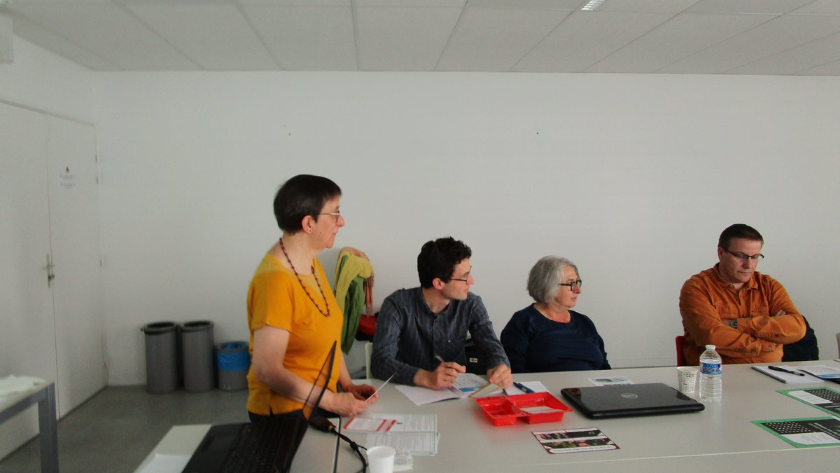 DocCrenau's tweet photo. une matinée riche et ludique à #AAUCRENAU @LaboratoireAAU  autour des données de la recherche 
avec @Yvette_Lafosse @INIST_CNRS et le jeu GopenDoRe 
https://t.co/NvMN3o0Kll
et la @MSHAngeGuepin @HumanumL @progedo 
#researchdata #DMP MERCI ! https://t.co/rDtM1myt3r