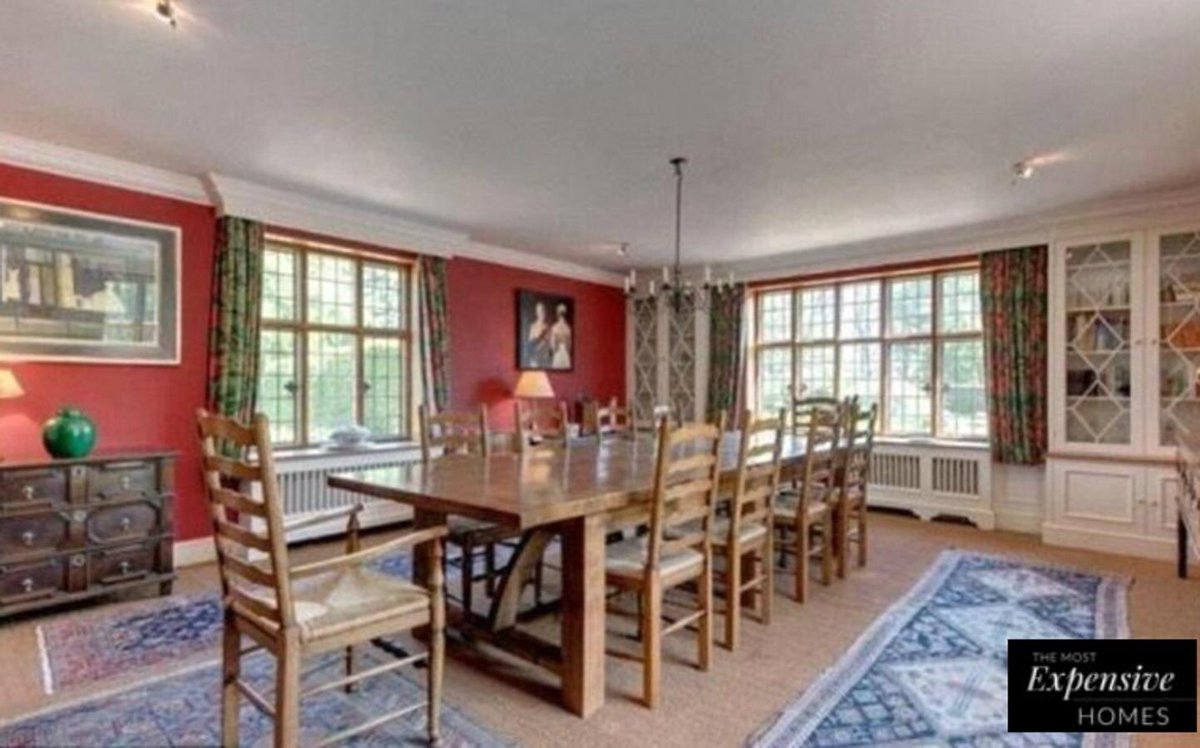 ¿Has visto el último capítulo de #GameOfThrones 
¡Nosotros todavía no❗
Lo que si hemos visto es la impresionante casa medieval del siglo XV de #JonNieve (KitHarington), con unos jardines de cuentos y una piscina estupenda.
¡Está valorada en más de 3 millones de dólares 😮❗