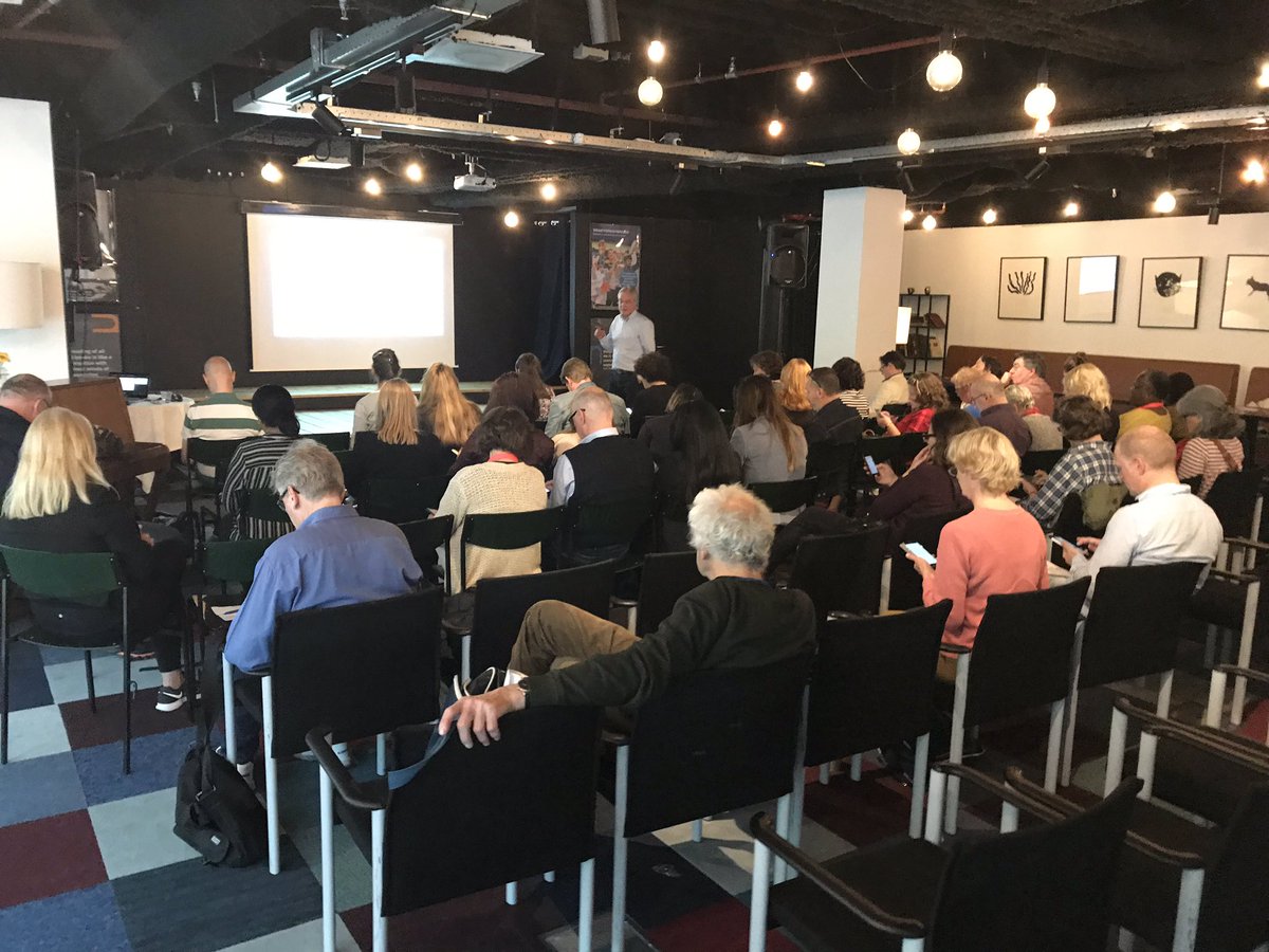 digitejo's tweet image. “We hoeven niet meer chique te zijn, als je maar jezelf bent”. Quote van @floristenkate tijdens Netwerkcafé Amsterdam op De Nieuwe Poort, Zuidas Amsterdam.