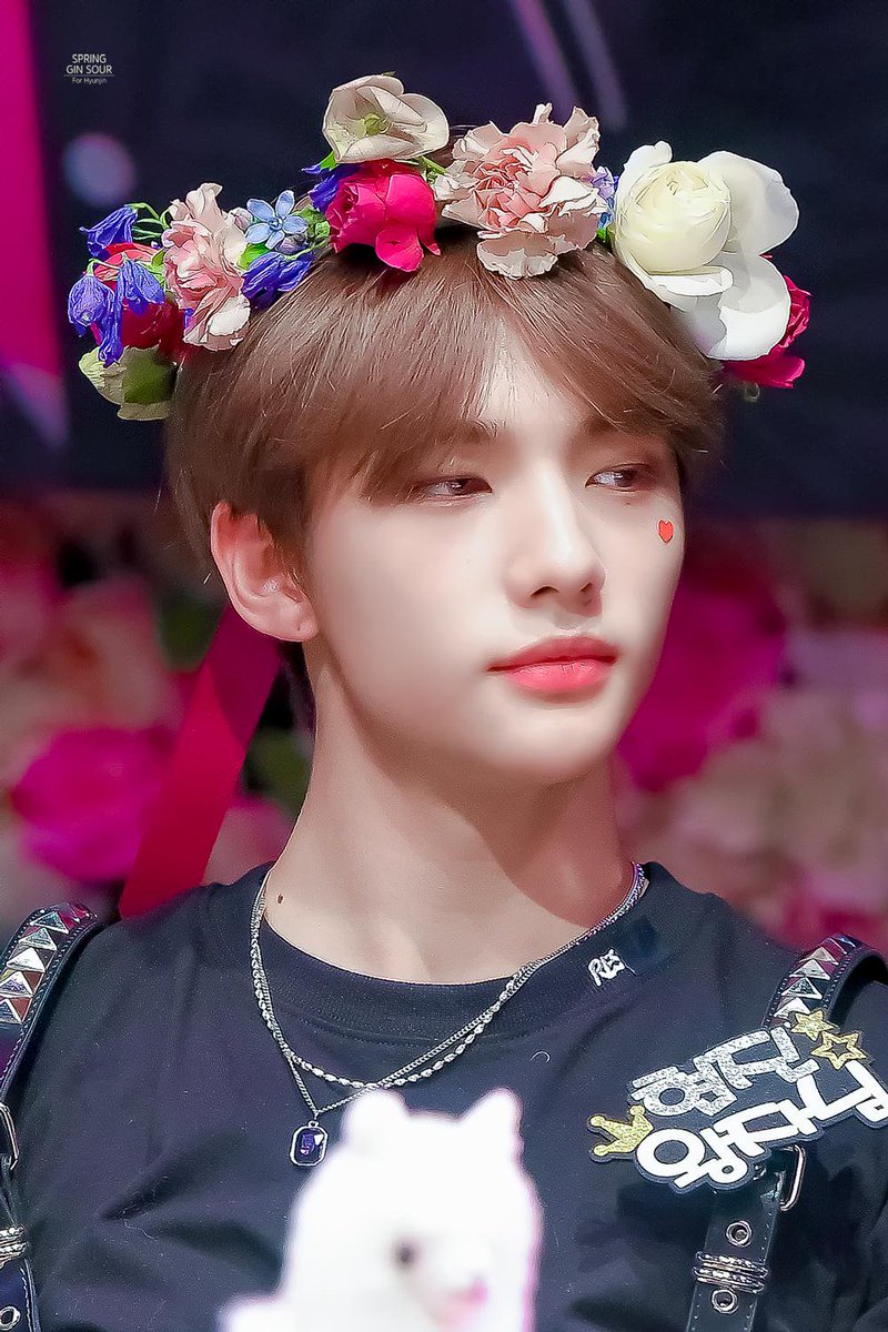 хенджин stray kids. хван хёнджин из stray kids. хенджин stray kids 2022. хван джин stray kids. хван хёнджин фансайн.