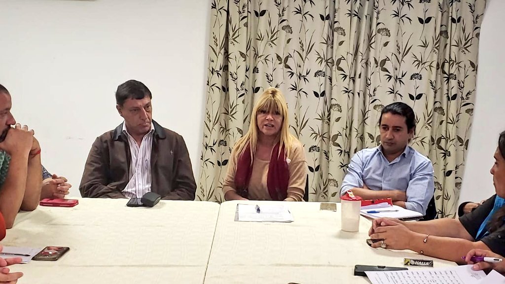 Ahora <a href="/mariluleverberg/">Stella M Leverberg</a> preside la reunión de Comisión Directiva de <a href="/udpm_misiones/">UDPM</a> para organizar el Congreso de Nivel Inicial y Elecciones de Delegados Escolares de UDPM que se realizarán el 27 de mayo