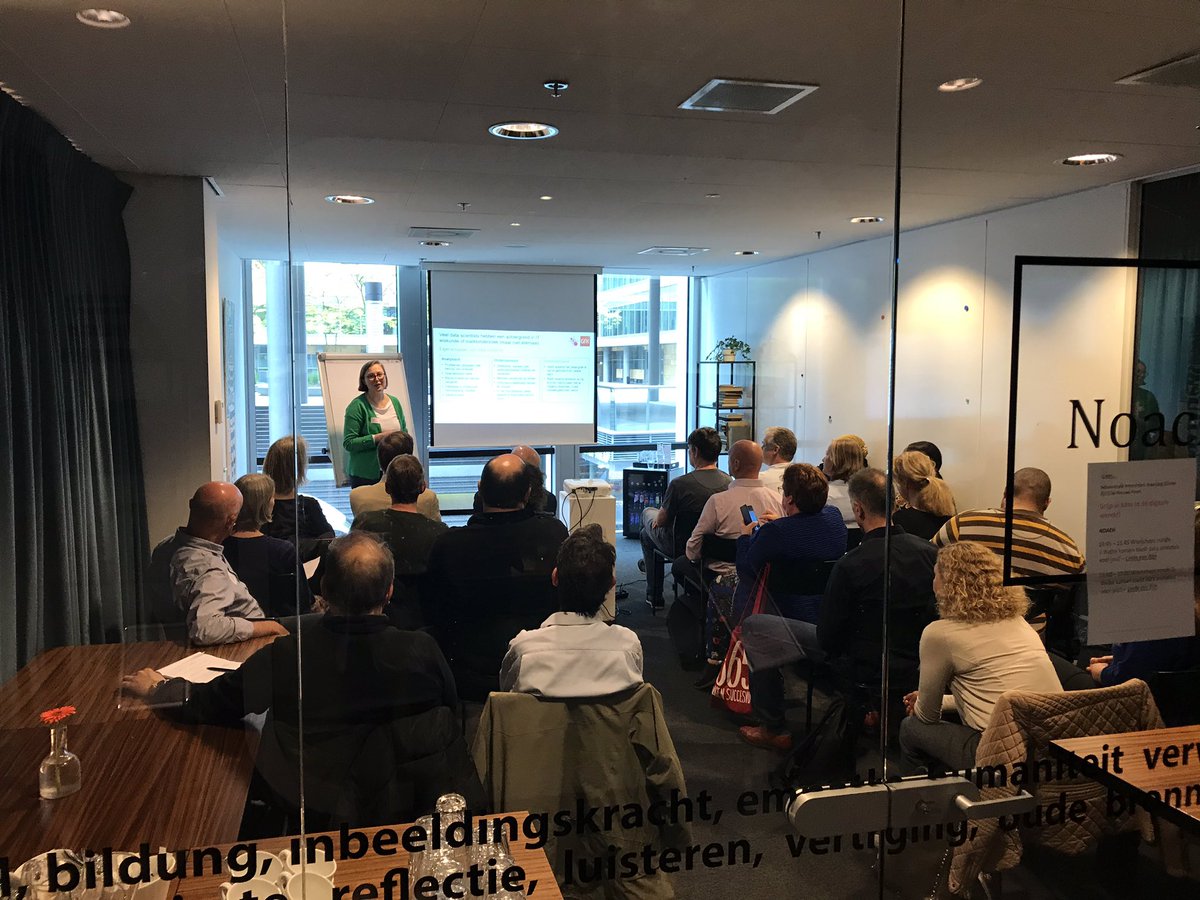 digitejo's tweet image. Data Queen @Linda_VanRijn van GfK over de kansen van data analytics bij Netwerkcafé Amsterdam, Zuidas Amsterdam.