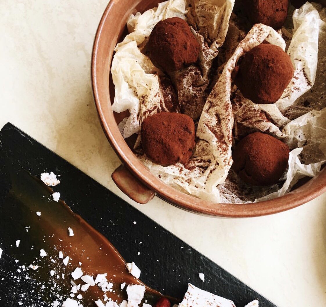 DulceLecheUSA's tweet photo. Dulce filled chocolate truffles anyone?😉 #virtualmouthwateringreality #glutenfree #nopalmoil #zerotransfat #toast #breakfast #dulce #caramel #cheesecake #chocolate #dessert #sweetsavoryspreads #dessertporn #cakes #sweetscertified #instadaily #foodstagram #foodporn #dulcedeleche https://t.co/dJmSugRx1u