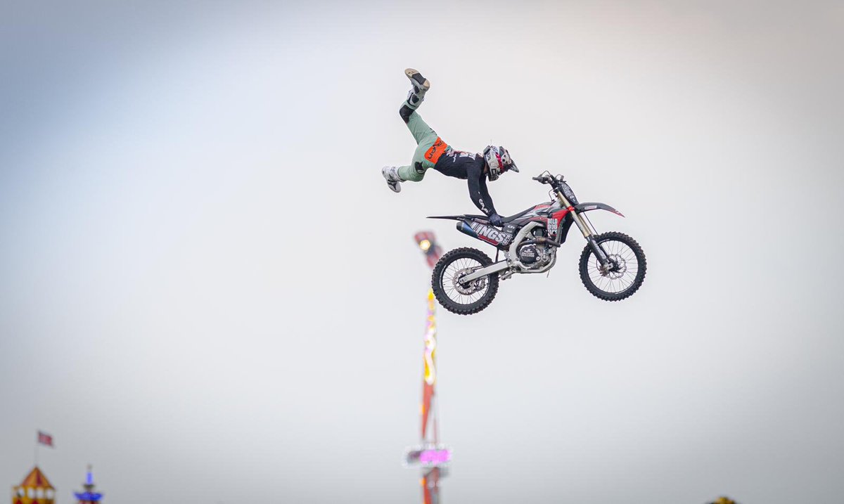 JoanneMSP's tweet photo. It’s always so great to see what my patients get up to on their weekends....fancy a bit of freestyle motocross anyone?! @BolddogFMX  @MantisProMedia awesome photos! #freestylemotocross @SamsonEaton  @powley256  @DanWhitby171 #noinjuriesihope https://t.co/WJYh3fTwYc