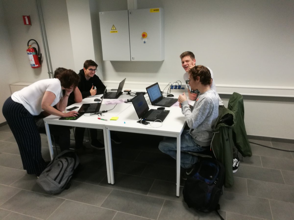 java_team's tweet image. First day 
#teamjava #TeamSpirit #IT #watmaaktonssterkteamwerk
