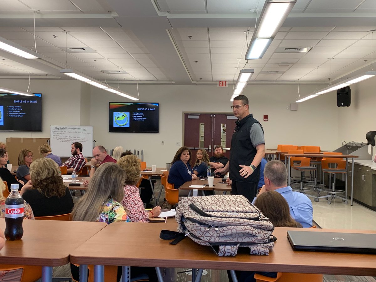 lori_werth's tweet image. @CoachKellyWells presenting! Thank you to Pikeville Medical Center for sending your leaders to learn and contribute! #teamworkmakesthedreamwork