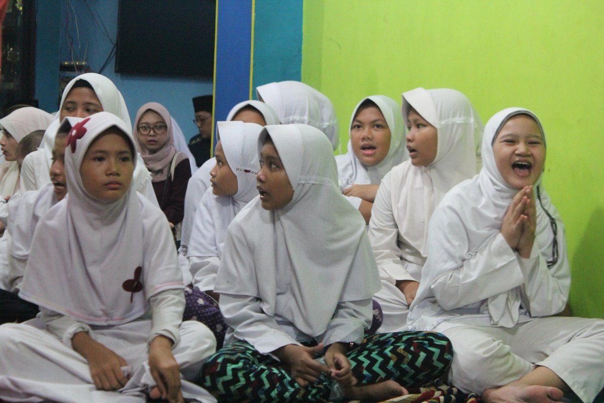 Dreamcatcher7ID's tweet photo. 🌟We're glad to share happy moments from our "Ramadhan Iftar Project" with the orphans at Yayasan Nurul Iman Jafariah, Jakarta.
We'd like to direct our gratitude towards everyone who contributed for our project, especially INA SOMNIES who donated to this project. REAL MVPS!👊🙌💞 https://t.co/rmSCOaOavc
