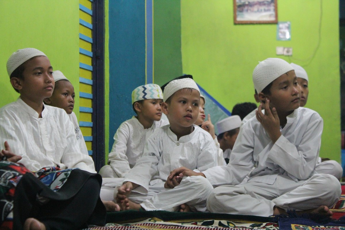 Dreamcatcher7ID's tweet photo. 🌟We're glad to share happy moments from our "Ramadhan Iftar Project" with the orphans at Yayasan Nurul Iman Jafariah, Jakarta.
We'd like to direct our gratitude towards everyone who contributed for our project, especially INA SOMNIES who donated to this project. REAL MVPS!👊🙌💞 https://t.co/rmSCOaOavc