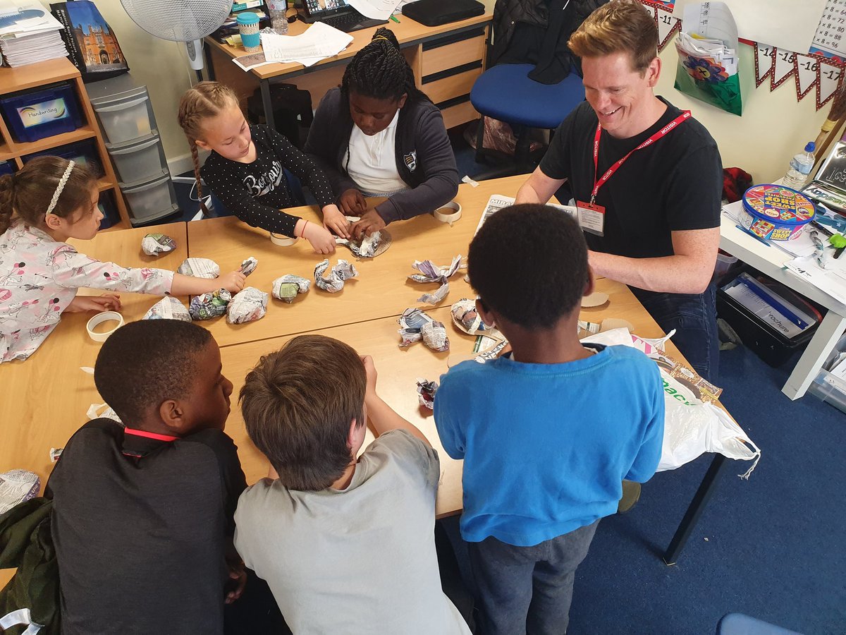 DilkesAcademy's tweet photo. Great start to our whole school art project. Pupils were excited to be joined by @lloydwarbey from Disneys Art Attack. https://t.co/WWt2Ou77bP