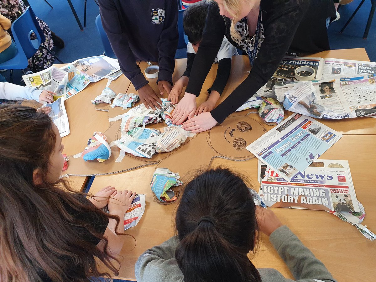DilkesAcademy's tweet photo. Great start to our whole school art project. Pupils were excited to be joined by @lloydwarbey from Disneys Art Attack. https://t.co/WWt2Ou77bP