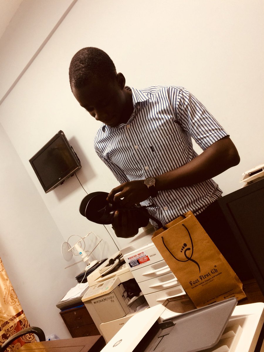 FeetFirstGh1's tweet photo. Thanks for the support.🙇🏾♂️
.
.
.
#feetfirst #feetwithabeat #leatherman #leatherwear #leatherdesigns #leatherfashion #leatherwork #leatherlovers #leatherstyle #leathercraft #leathergoods #leatherproducts #leatherslippers #leathersandals #men #women #children https://t.co/nirpKsXlJ0