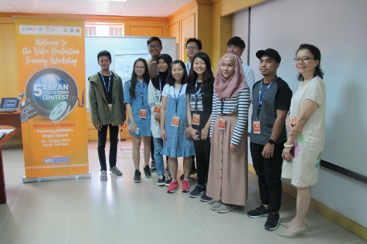 aseanenergy's tweet photo. ACE, @giz_gmbh, @aseanfoundation and ASEAN-@USAID PROSPECT are excited to gather 10 young finalists from 10 #ASEAN Member States for the #AYVC2019's videomaking training in Hanoi. Day 1: everyone is motivated to learn! #RenewableEnergy (photo credits: AF, GIZ) https://t.co/It4OlfLOVl