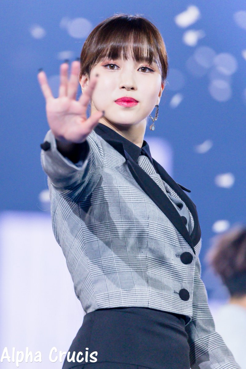 AlphaCrucis0324's tweet photo. 190519 KCON 2019 JAPAN Ending #MINA #미나 #ミナ #名井南 #TWICE #트와이스 https://t.co/mXhAhiQVhJ