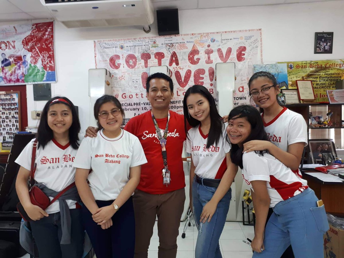 SBCAOrch's tweet photo. Grade 10 Orchestra Members: Graduating Batch of 2019🎓🎶 https://t.co/Vqcks9ASpQ