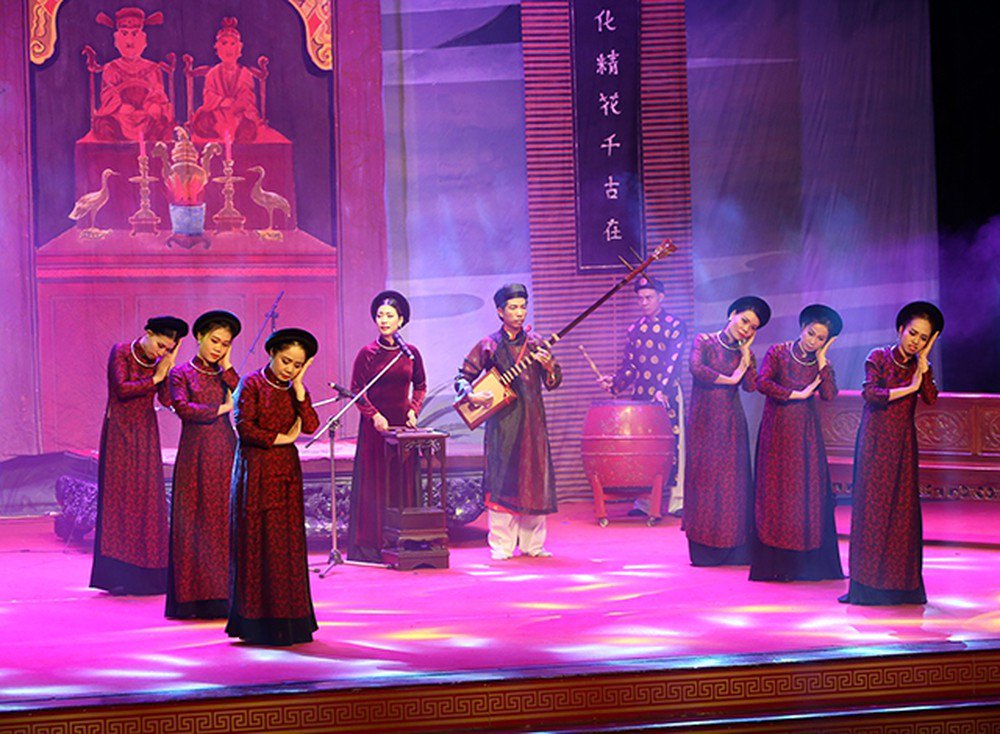 Fareastour_fr's tweet photo. Étant inscrit en 2009 par l’UNESCO sur la liste du patrimoine immatériel nécessitant une sauvegarde urgente, le chant #Catru est l’une des principales formes de la musique classique au #Vietnam .
#circuitauvietnam
#culture
#voyage https://t.co/2Wa7XVUkbh