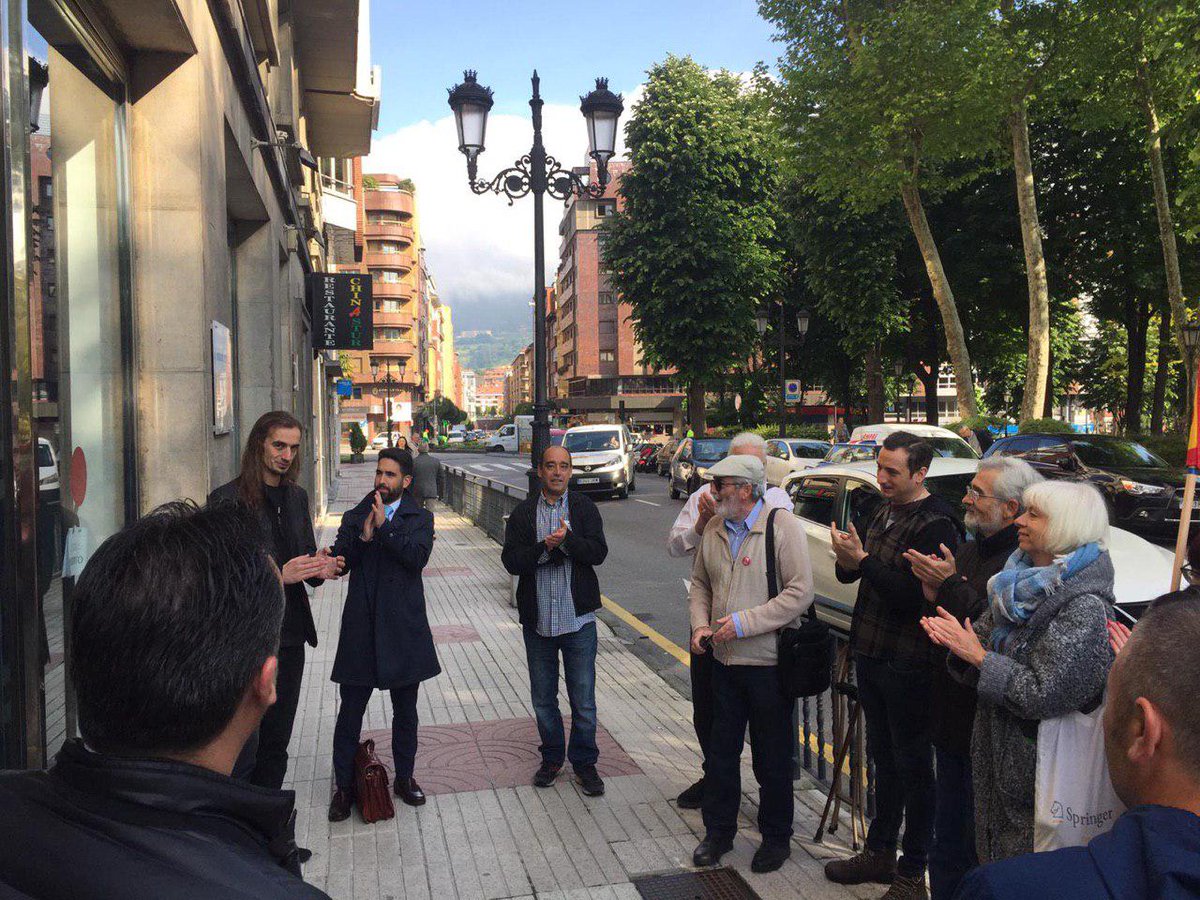 iu_oviedo's tweet photo. 📢Esta mañana hemos estado con Fran, trabajador de GAM injustamente despedido. 

Basta de represión por ideas políticas, por hacer huelga, o por defender los derechos de la clase trabajadora.  🚩 https://t.co/PVW4hpJumb
