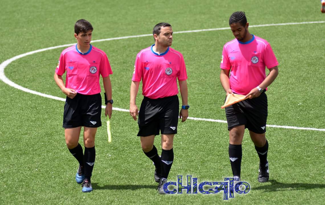 🄹🄰🅅🄸 🄲🄷🄸🄲🄰🅃🄾 👣👣 tweet media