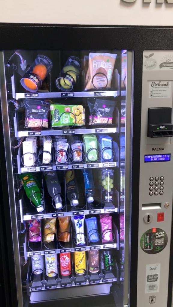 FitBitesUK's tweet photo. Brilliant to see our products are now available in vending machines throughout spain! ๐๐๐ #monday #snack #fitbites #spain #love #fitness #Healthyliving https://t.co/XICpayZKaM