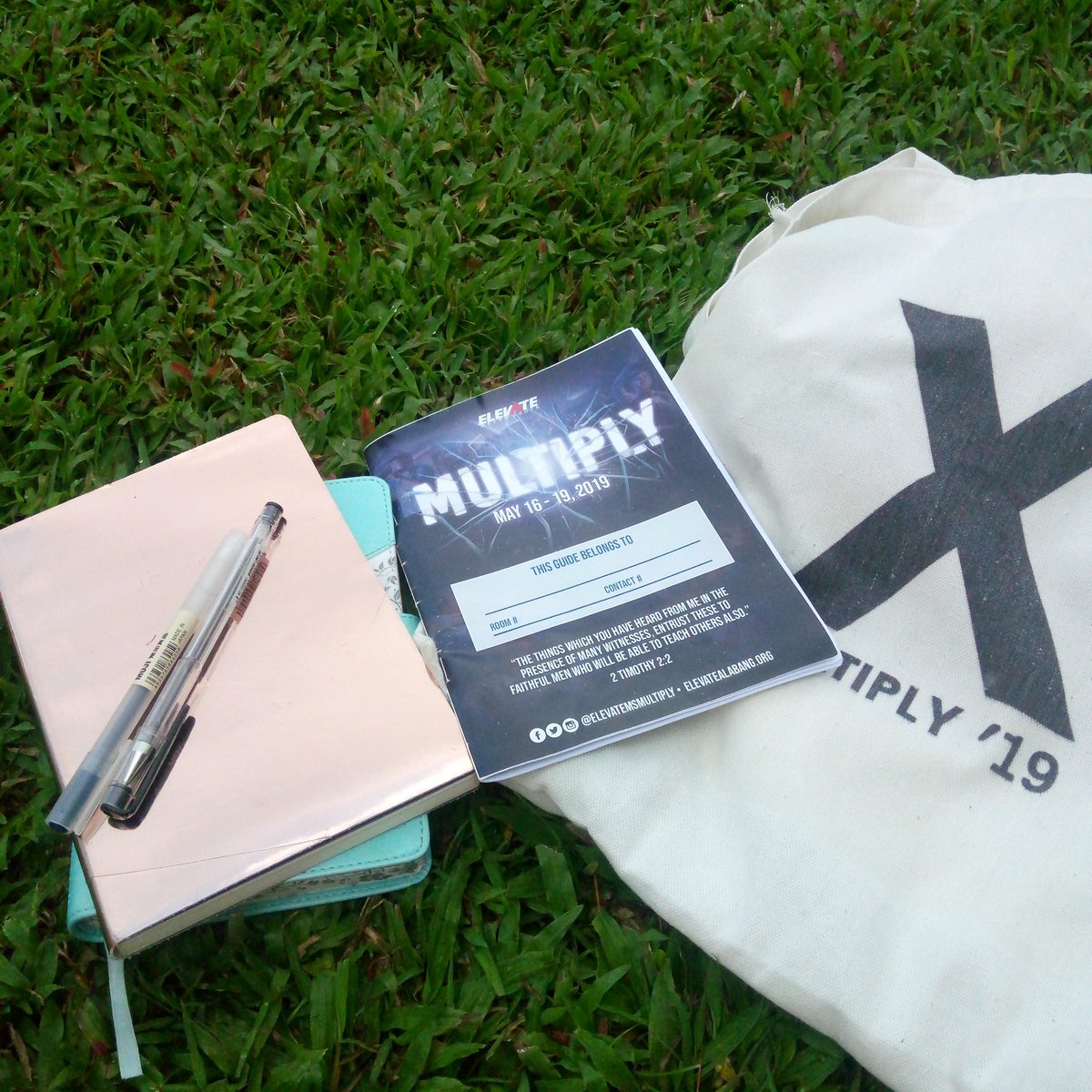 ladyfilmbird's tweet photo. Amazing Grace, How Sweet The Sound 💗👆#Multiply2019 https://t.co/pyYCdttl4o