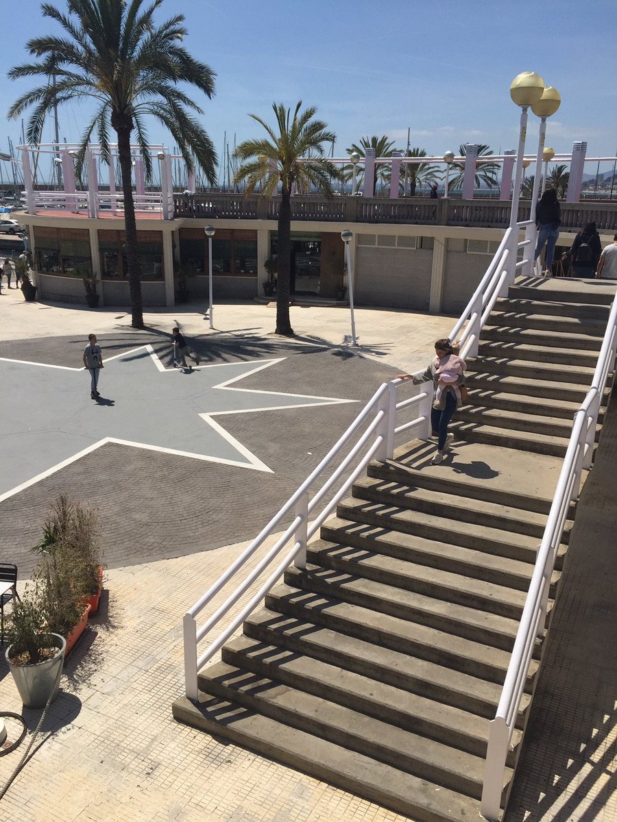 evitabermejo's tweet photo. #sharediversitas Per accedir del pàrquing a l'embarcador i zona de terrasses del Port del Masnou tot són escales! No he sabut veure l'entrada habilitada o l'ascensor! :( #diversitatuoc1 https://t.co/QDRMfQT1ik