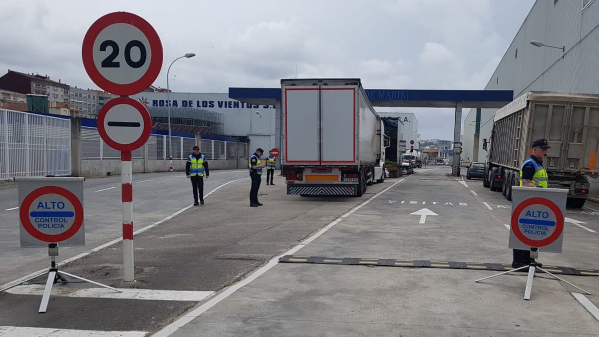 policiaportuari's tweet photo. Desde @SindicatoSpplb queremos agradecer el esfuerzo formativo organizado por la Autoridad Portuaria de Marín con la #PolicíaPortuaria en seguridad operativa (defensa personal, tráfico de mercancías, control de accesos...). @anadebande @vox_es @MGutierrezCs https://t.co/n8nWgvC5ND