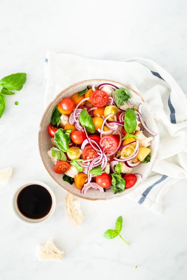 SimpleeAloe's tweet image. Last weekend in May! We&apos;re making the most of the last few weeks of Spring with these delicious panzanella salads and #glutenfree bread. We&apos;ve also used a little of our Aloe Vera supplement in the dressing mixed with balsamic vinegar, olive oil and lemon! 🍋 #AloeEveryday