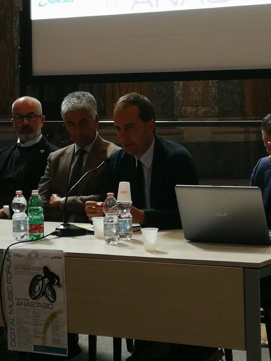 giovaninapoli's tweet photo. "ll problema è la mancanza di un aggregatore che possa trasformare la musica, la creatività in industria. 
È necessario, pertanto, un disegno di legge per la #musica".

Ferdinando Tozzi (Presidente Campania Music Commission)

#DigitalMusicForum #BitGeneration
@SociUnina @FIMI_IT https://t.co/obwuIq3Lcv