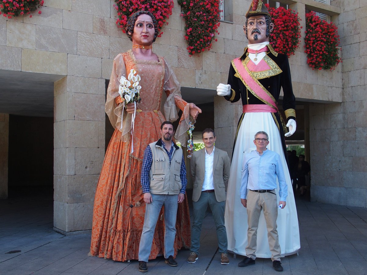 .<a href="/AytoLogrono/">Ayuntamiento Logroño</a> y Escuela de Gigantes y Cabezudos trabajan en un convenio que traslada la sede de la colección de figuras a la calle Norte y apuesta por su difusión entre colegios y familias logroñesas

bit.ly/2VNbcpm