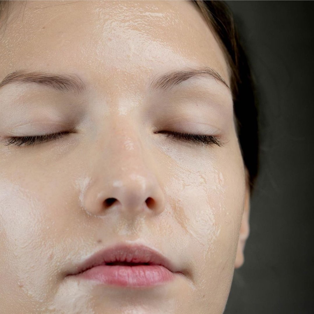 InlightBeauty's tweet photo. Oil based// A pearl size of Face Cleanser balm is plenty to cover the whole face. After massaging it in, leave it on for 5 mins, grime and dirt will melt away! Remove with a damp cloth followed by Floral Tonic
 #organicbeauty #clease #healthyskin #oilsforskin #cleanbeauty https://t.co/Rkb0bEE7Rn
