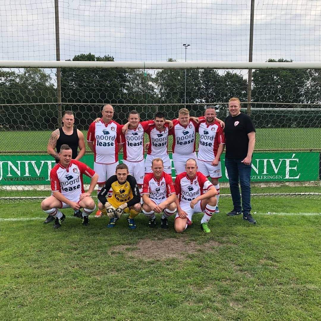 vvatc5's tweet photo. Nieuw dit jaar op het Gouden TheePot Toernooi -all the way from Emmen - de mannen van het Campingelftal🍻🍻 #atc5 #GTPT2019 #Hengelo #Emmen https://t.co/pb8ZSJrpqO