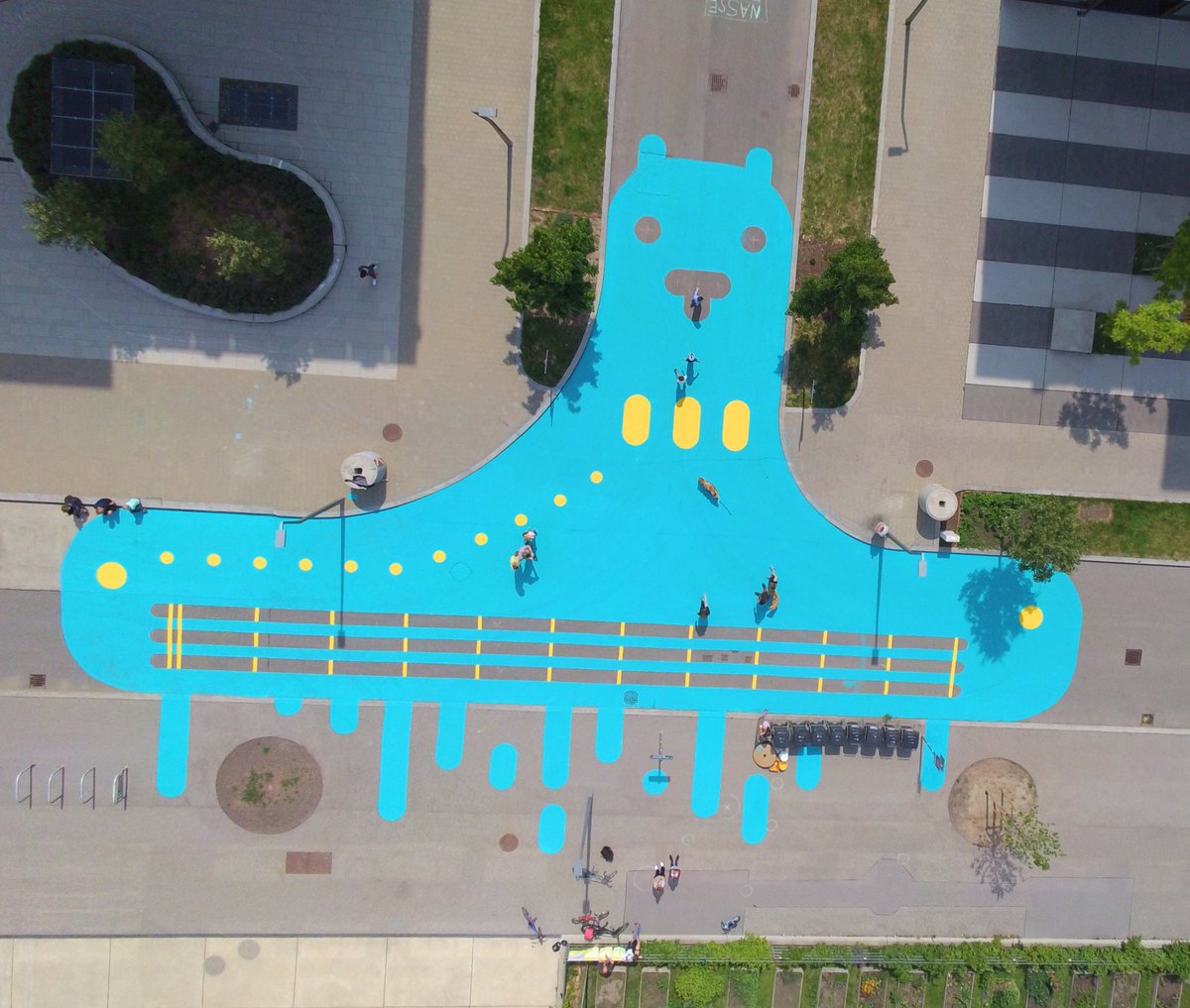 PeterRippl's tweet photo. Heute kam noch ein schönes Foto rein. Das Projekt hatte wirklich viele UnterstützerInnen. Thx all die das ermöglicht haben: #nordbahnhof #emg19 #kommraus #Gebietsbetreuung @ChairNoHorseKey #BV02 wen vergessen? :) https://t.co/mEvDw4GcBp
