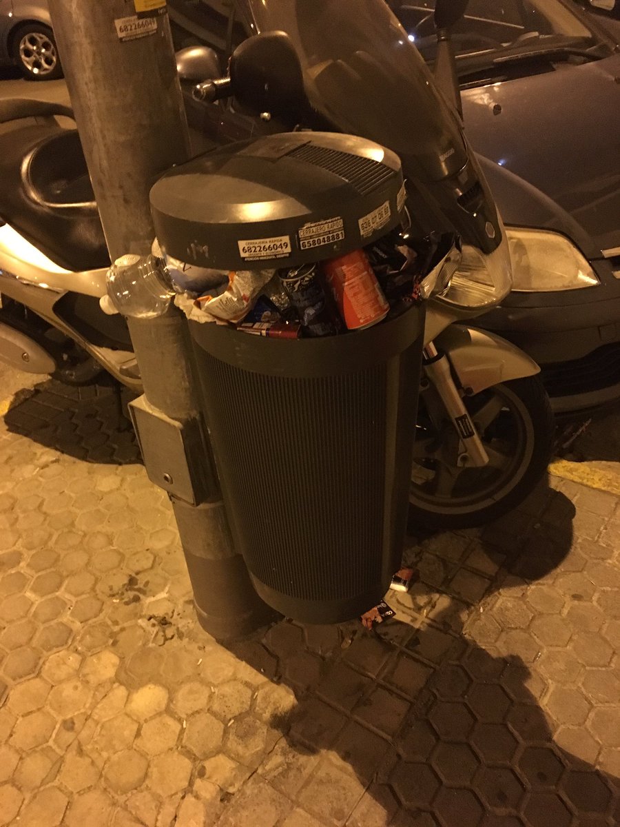 jeroramos77's tweet photo. @RetoLipasam lo q deberían es limpiar más porque si la Gente es una guarra hay q hacer algo, vivo en la calle ubeda y da asco pasear x ahí. https://t.co/E3Mzfsiurb
