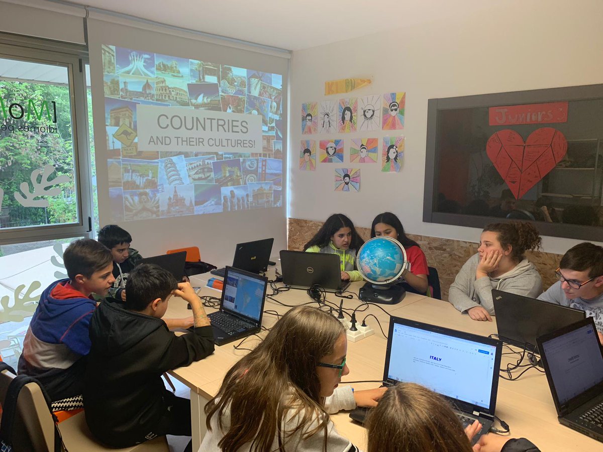 momanewschool's tweet photo. Començant projecte a la classe de teens1: COUNTRIES AND THEIR CULTURES!

#aprenentatgeperprojectes #MoMaNewSchool #MoMaClasses #MetodeMoMa #Manresa https://t.co/Ku2Iisvj96