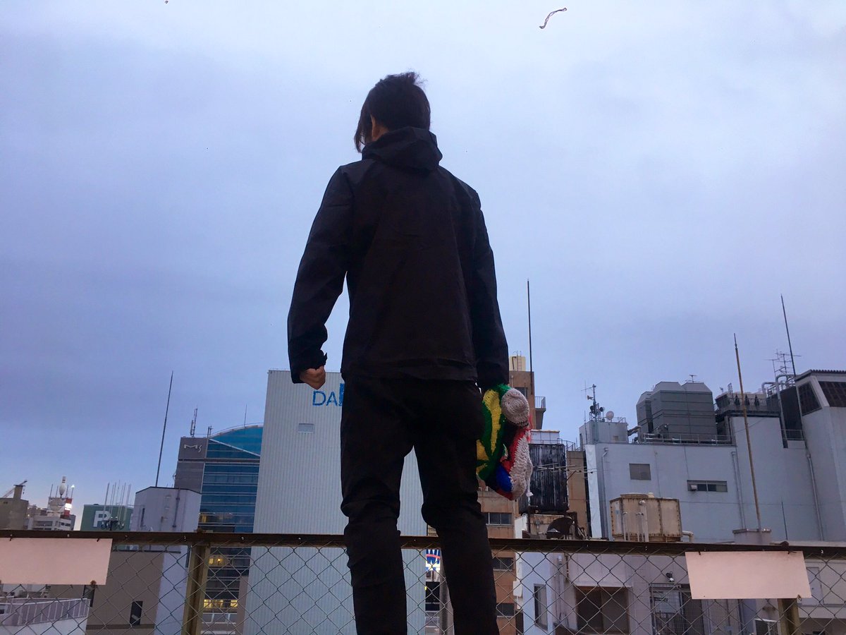 BarGunjoukurage's tweet image. 六周年めでたい。
周年記念コスプレ店員、今晩は徳永ラウェイです。
#皆はこう呼んだ鋼鉄ジーグ
#LochiamavanoJeegRobot
#jeegrobot