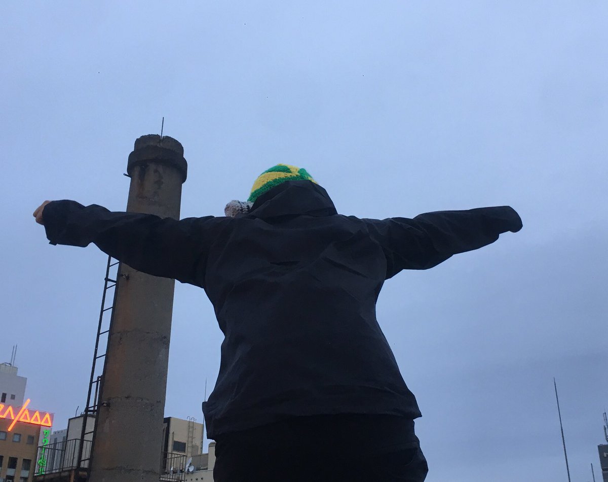 BarGunjoukurage's tweet image. 六周年めでたい。
周年記念コスプレ店員、今晩は徳永ラウェイです。
#皆はこう呼んだ鋼鉄ジーグ
#LochiamavanoJeegRobot
#jeegrobot