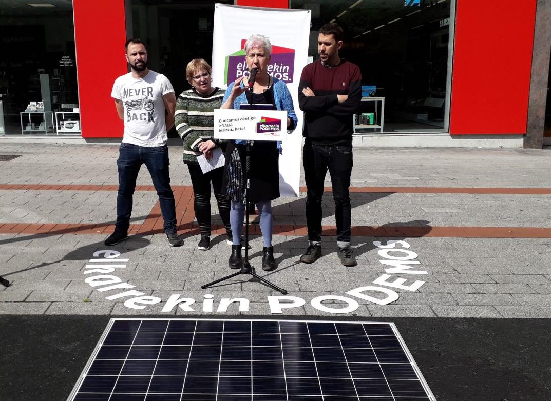ElkarrekinVG's tweet photo. "El #AnilloSolar es viable y completamente realizable. Vitoria-Gasteiz puede cubrir un 100% de su consumo eléctrico(1149 GWh) mediante paneles solares en viviendas y pabellones" Gemma Zubiaurre

#ElkarrekinPodemos 
#BizitzazBete26M 
#ContamosContigo https://t.co/IRpFmNkpzF
