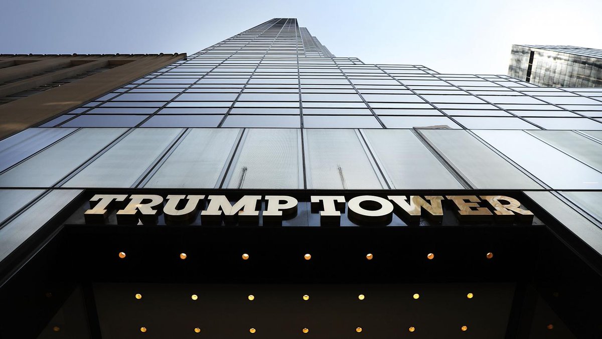 franceinfo's tweet photo. La Deutsche Bank a repéré et passé sous silence des transactions suspectes impliquant des sociétés de Donald Trump, affirme le "New York Times"

https://t.co/3d780EjN4A https://t.co/GIcXgbShBz
